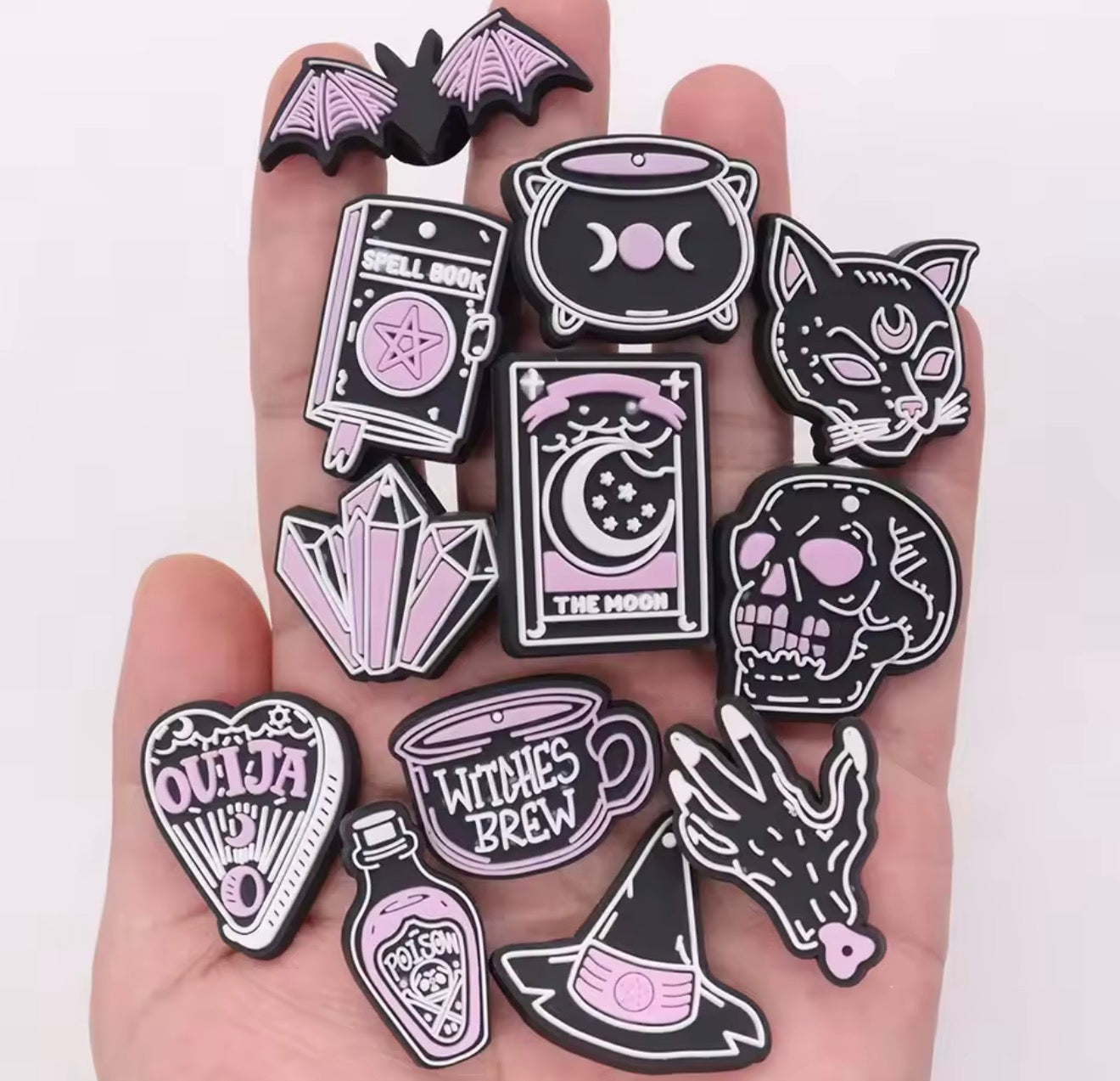 Collier O&Charm's "Witch"